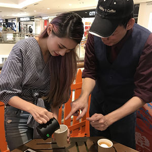 Stephen Yong making Coffee for a bunch of Italians in FHA 2018 in Singapore
